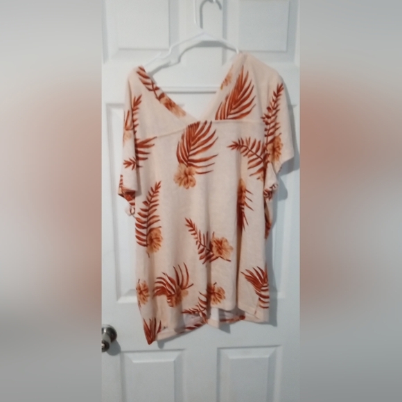 Floral Print V-Neck Tunic Top - Picture 3 of 3